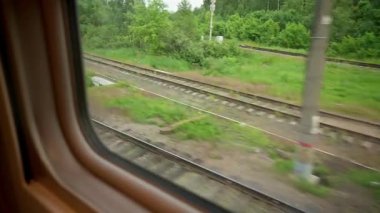 Hareket halindeki bir trenin penceresi. Yüksek kalite 4k görüntü