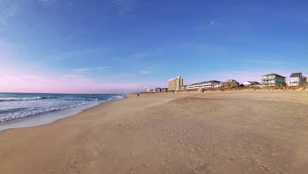 Wczesnym Rankiem Widok Oceanu Frontowych Domów Plaży Hoteli Carolina Beach — Zdjęcie stockowe