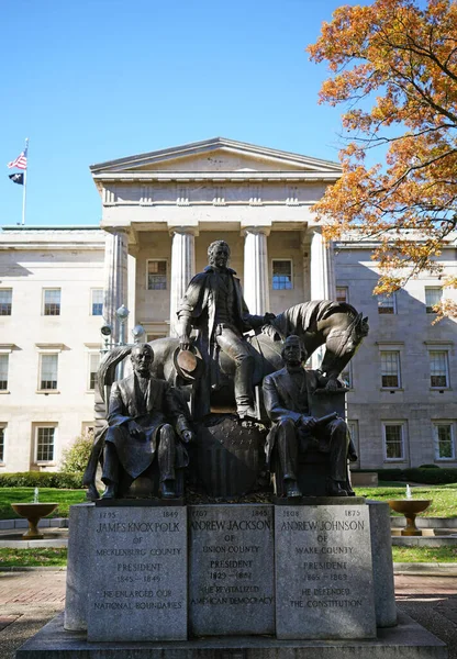 Raleigh Usa 2022 North Carolina State Capitol Building Raleigh Statue — Stock Photo, Image