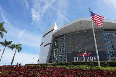 Miami, FL - ABD - 11-30-2023: The Kaseya Center, eski adıyla American Airlines Arena, Miami Heat NBA basketbol takımının ev sahibi, Miami şehir merkezinde