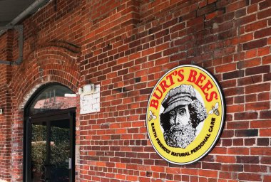 Durham, NC - ABD - 1-11-2024: Burt 's Bees şirket merkezi, doğal kişisel bakım ürünleri üreticisi