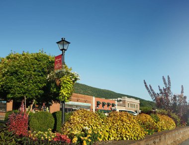 Batı Carolina 'nın batısındaki Ashe County' de Batı Jefferson 'da tarihi eser.  