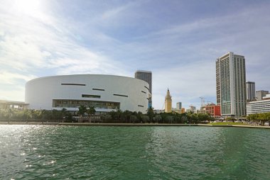 Miami, FL - ABD - 11-30-2023: The Kaseya Center, eski adıyla American Airlines Arena, Miami Heat NBA basketbol takımının evidir.
