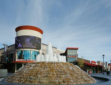 Myrtle Beach, SC - ABD - 1-09-2020: Sahildeki Broadway 'de alışveriş ve restoranlar, Myrtle Beach South Carolina' da popüler bir turizm beldesi