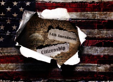 Delikli Amerikan bayrağı ve ABD Anayasası Vatandaşlık Değişikliği manşetleri                          