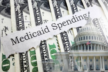 Medicaid gazetesinin manşeti ABD Kongre Binası ile birlikte 100 dolarlık banknotlar üzerine.