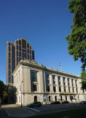 Raleigh, NC - ABD - 5-23-2025: Raleigh şehir merkezindeki Kuzey Carolina Eyalet Temyiz Mahkemesi binası