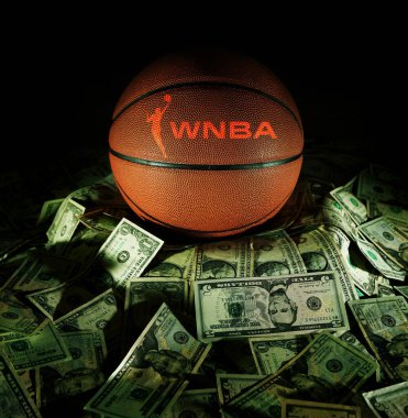 Raleigh, NC - ABD - 04-15-2024: WNBA logosu olan basketbol