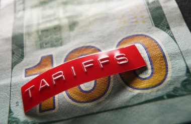 100 dolarlık banknotta gümrük etiketi 