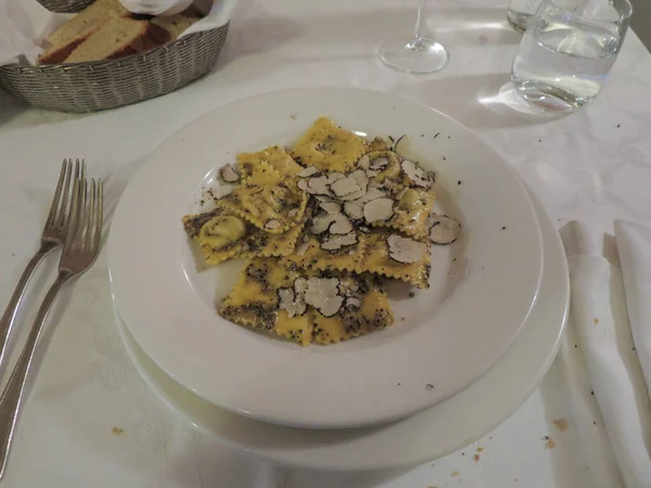 Vegetarian Ravioli Aka Agnolotti Vegetables Filling Black Truffle Traditional Italian — Stock Photo, Image