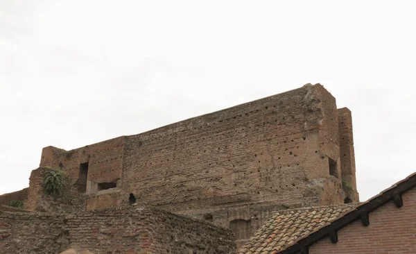 Αρχαία Ρωμαϊκά Ερείπια Τούβλων Στη Ρώμη Ιταλία — Φωτογραφία Αρχείου