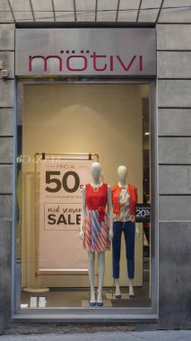 FLORENCE, ITALY - CIRCA Nisan 2016: Motivi marka mağazasının önünde depola