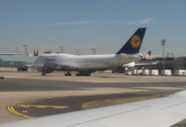 FRANKFURT AM MAIN, Almanya - CIRCA AĞUSTOS 2022: Lufthansa Boeing 747