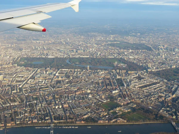 ハイド パーク ロンドン市の上空で飛んでいる飛行機から空撮 — ストック写真