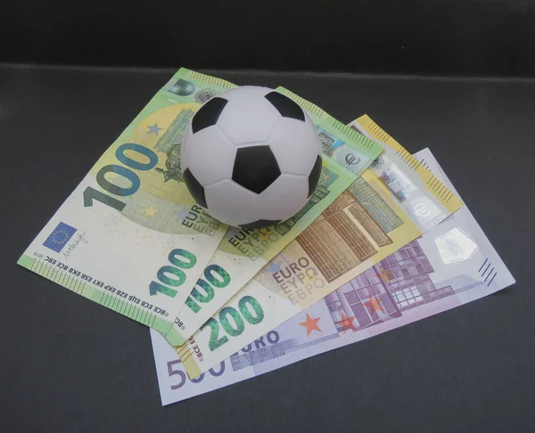 Банкноты Евро Валюта Европейского Союза Футбольный Мяч — стоковое фото