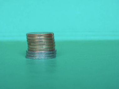 Avro para yığını, Avrupa Birliği 'nin para birimini yeşil arka plandan üstün kıldı