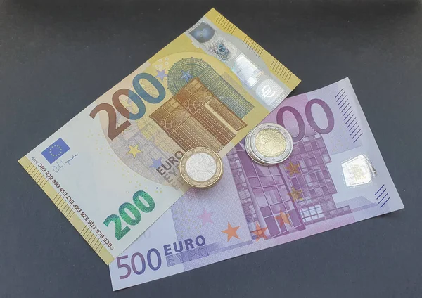 200 500ユーロ紙幣と硬貨 欧州連合の通貨 — ストック写真