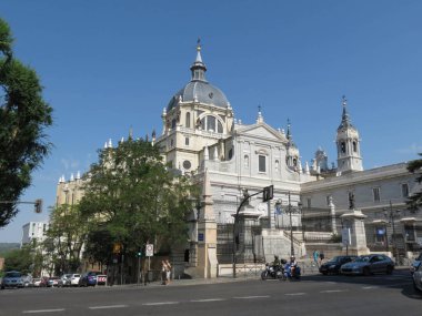 MADRİD, İSPAN - CRCA HAZİRAN 2015: Katedral