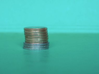 Avro para yığını, Avrupa Birliği 'nin para birimini yeşil arka plandan üstün kıldı