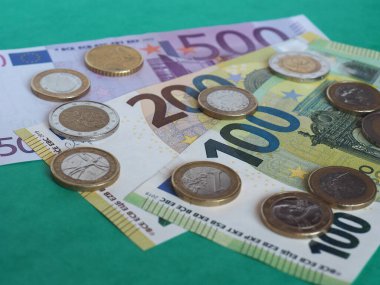 Bozuk paralar ve Avrupa Birliği para birimi ile tam Euro banknotları serisi