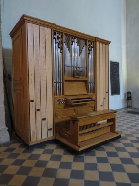 Küçük kilise orgu klavye müzik aleti