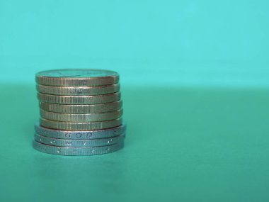 Avro para yığını, Avrupa Birliği 'nin para birimini yeşil arka plandan üstün kıldı