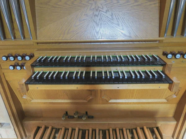 Mały Instrument Muzyczny Klawiatury Organowej Kościoła Detal Klawiszy Stopów Pedałów — Zdjęcie stockowe