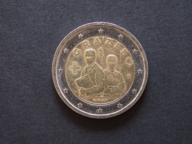 İtalya 'nın iki avroluk ters yüzü Grazie çevirisini gösteriyor. Sağlık çalışanları ve İtalya para birimi için teşekkürler.