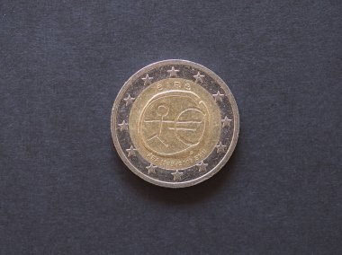 Avrupa Birliği 'nin 10 yıllık ekonomik ve parasal birliği ve para biriminin anısına İrlanda' nın iki avro karşıt tarafı