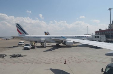 MADRID, İSPAN - 07 Eylül 2018: Air France Airbus A321 havaalanına park edildi