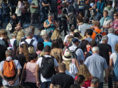 ROMA, İTALYA - CRCA ECTOBER 2018: kamusal alandaki kalabalık