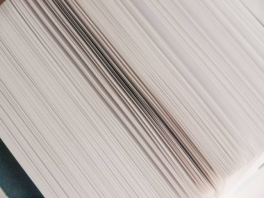 Kitabın görünümünü açık sayfalarla kapat