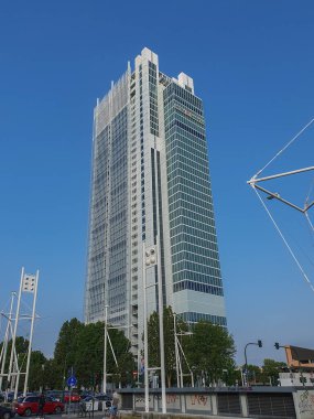 TURIN, İTALYA - 13 Temmuz 2023: Intesa San Paolo merkez gökdeleni Renzo Piano tarafından tasarlandı