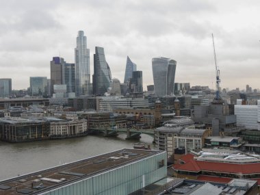 LONDON, İngiltere - 26 Kasım 2019: Londra Şehri manzarası