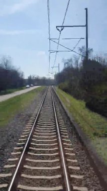 Trenle yolculuk - demiryolunun perspektifi geriye doğru