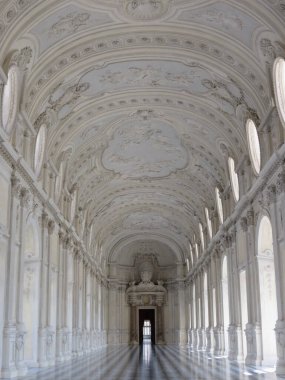 VENARIA, İtalya - 23 Ağustos 2018: Reggia di Venaria Kalesi 'ndeki Galleria di Diana Salonu