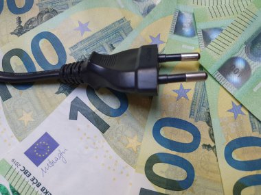 EUR üzerinden elektrik prizi, elektrik maliyeti kavramını ifade ediyor