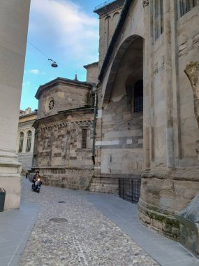 BERGAMO, İtalya - Temmuz 04, 2024: Citta alta çevirisi Yukarı kasaba katedrali