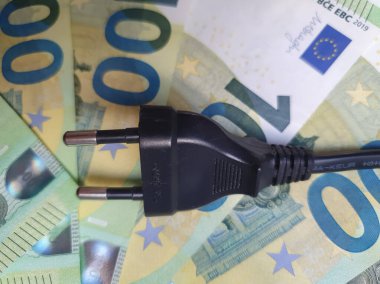 EUR üzerinden elektrik prizi, elektrik maliyeti kavramını ifade ediyor