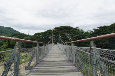 Sabah-Malezya, 19 Kasım 2022, Tamparuli asma köprüsü. Tamparuli 'de turistik bir eğlenceydi, Sabah.