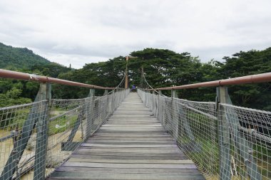 Sabah-Malezya, 19 Kasım 2022, Tamparuli asma köprüsü. Tamparuli 'de turistik bir eğlenceydi, Sabah.