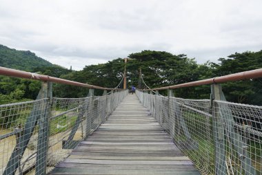 Sabah-Malezya, 19 Kasım 2022, Tamparuli asma köprüsü. Tamparuli 'de turistik bir eğlenceydi, Sabah.