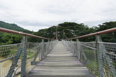 Sabah-Malezya, 19 Kasım 2022, Tamparuli asma köprüsü. Tamparuli 'de turistik bir eğlenceydi, Sabah.