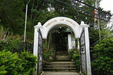 Sabah, Malezya - 19 Kasım 2022: Sabah, Malezya 'daki Kundasang Savaş Anıtı' na Giriş