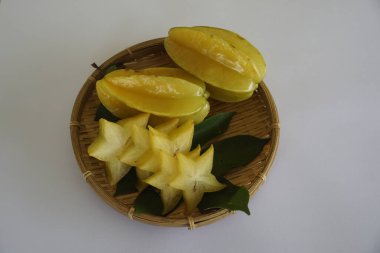 Masadaki yıldız meyveleri