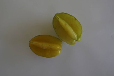 Masadaki yıldız meyveleri