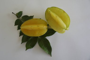 Masadaki yıldız meyveleri