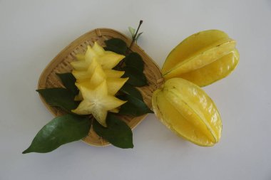 Masadaki yıldız meyveleri