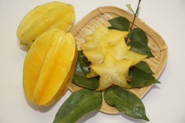 Masadaki yıldız meyveleri