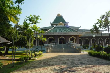 Melaka, Malezya-24 Ağustos 2023; Melaka Devlet Camii El Azim Camii manzarası